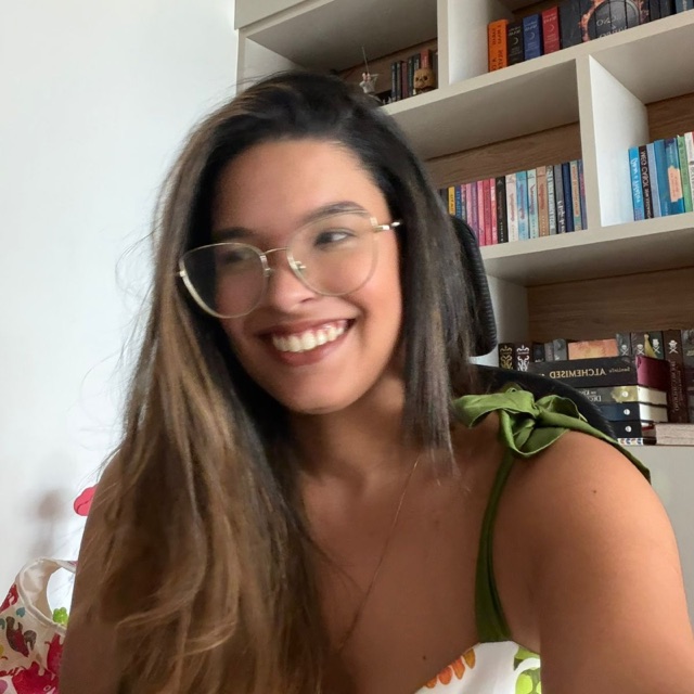 Mica, criadora do Mica me indica